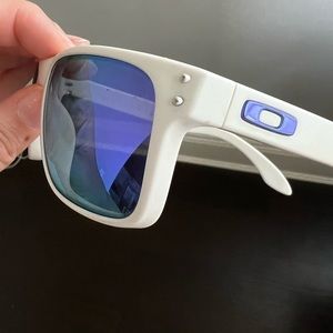 Oakley Holbrook- Matte White/Violet Iridium